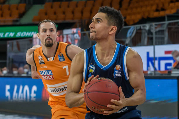 攻守兼备 攻守兼备