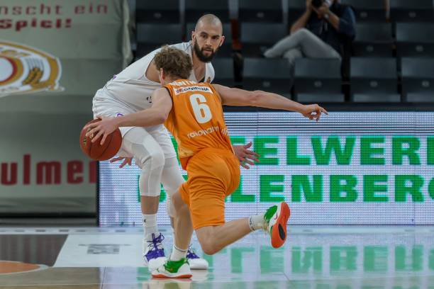 八名球员得 八名球员得